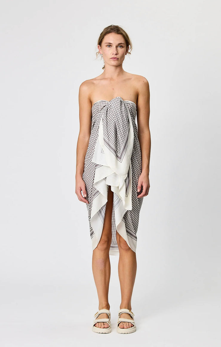 Ellie Large Sarong // Charcoal Houndstooth